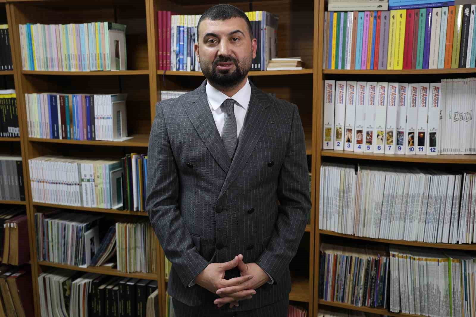 Doç. Dr. Berat Akıncı: "Yeni kurulacak düzende hiçbir şey eskisi gibi olmayacak"
