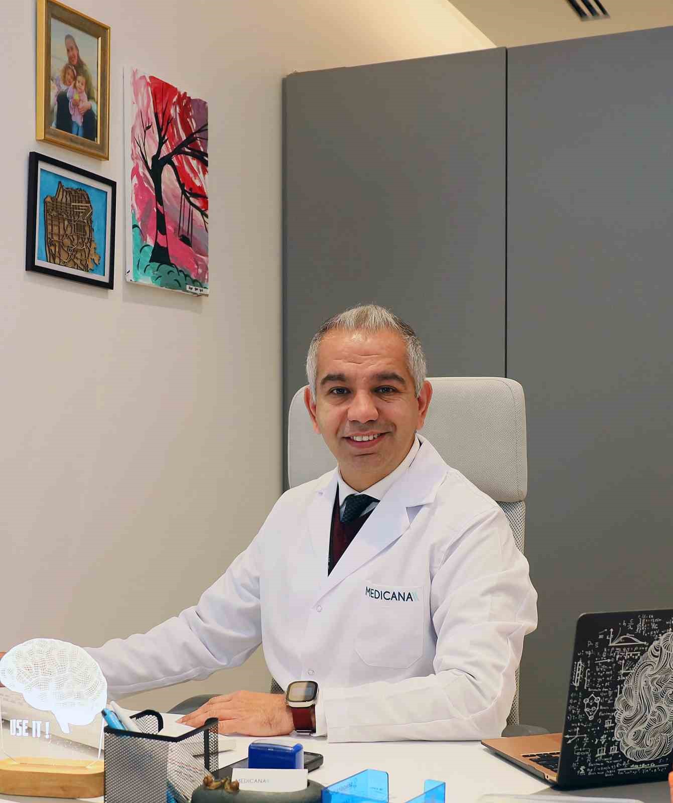 Doç. Dr. Hasan Armağan Uysal: "Demans parmak izi gibidir, aynı tanıyı alan iki hastanın yolculuğu farklıdır"
