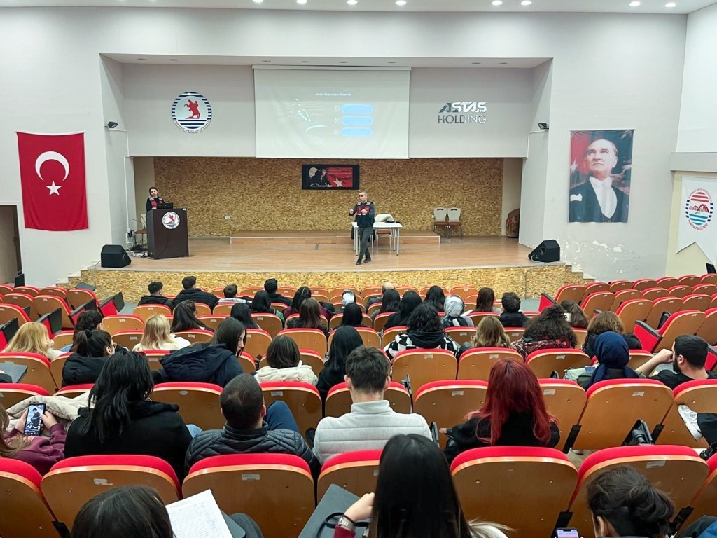 Doç. Dr. İşeri: "Yapay zeka bir araçtır, nihai karar insana aittir"
Doç. Dr. İşeri: "Yapay zeka bir araçtır, nihai karar insana aittir"