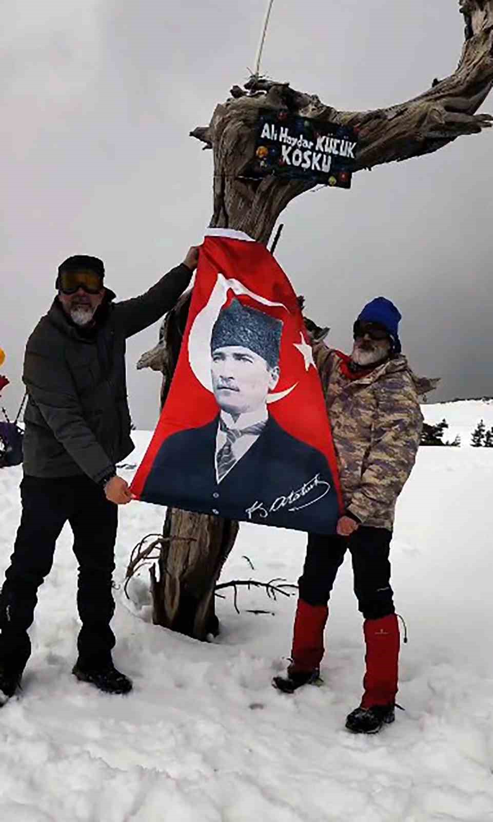 Doğa sporları gönüllüleri Küçük’ü ölüm yıl dönümünde Sandras dağında andı
