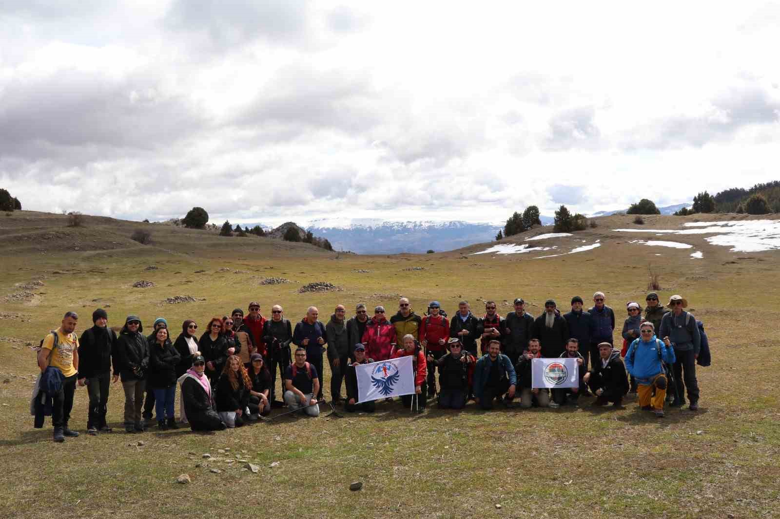 Doğa tutkunlarının bahar yürüyüşü
