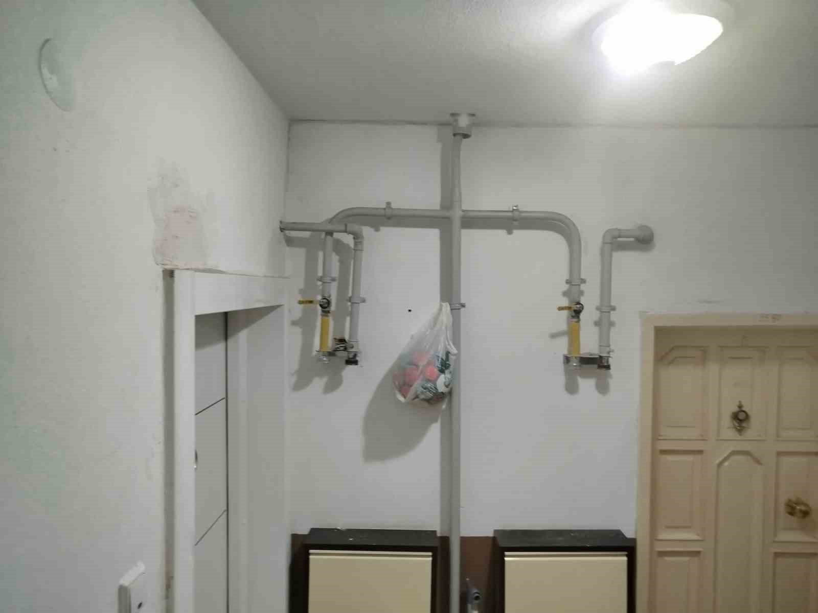 Doğalgaz hattına su borusunu bağladılar: Vatandaşlar hem susuz hem de doğal gazsız kaldı
