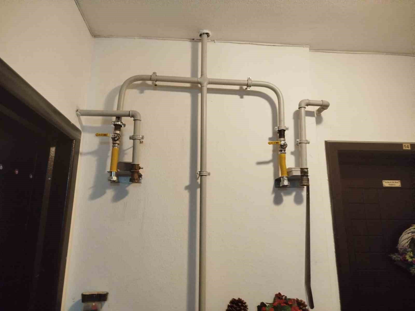 Doğalgaz hattına su borusunu bağladılar: Vatandaşlar hem susuz hem de doğal gazsız kaldı
