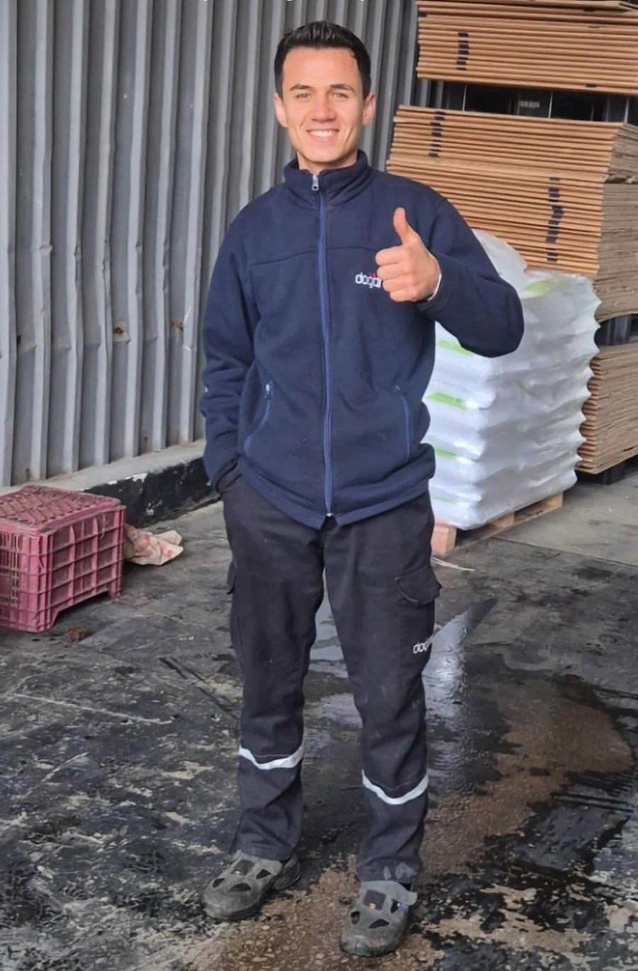 Doğanay Şalgam’da feci kaza: Genç işçi havuç doğrama makinesine düşüp öldü
