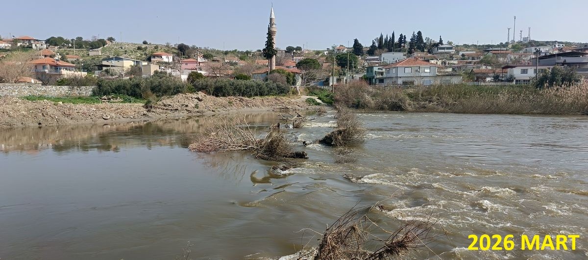 Doğaseverler tarihi taş köprüye dikkat çekti
