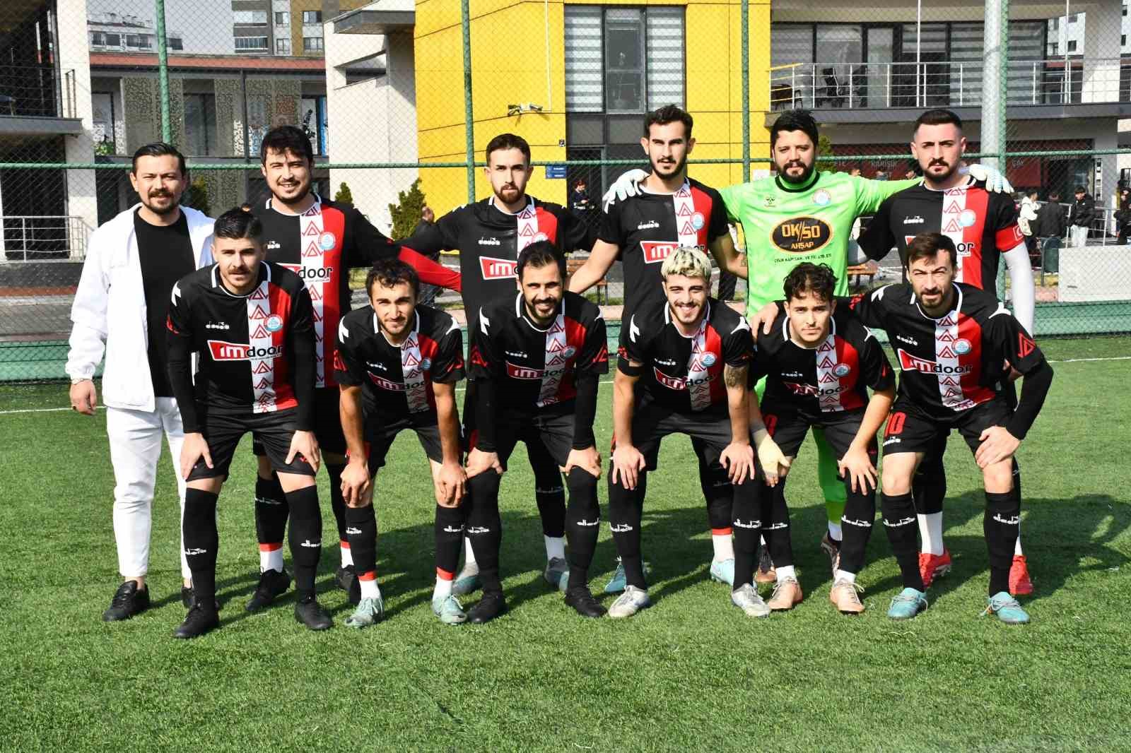 Döğerspor zirve yolunda 2 puan kaybetti
Döğerspor zirve yolunda 2 puan kaybetti