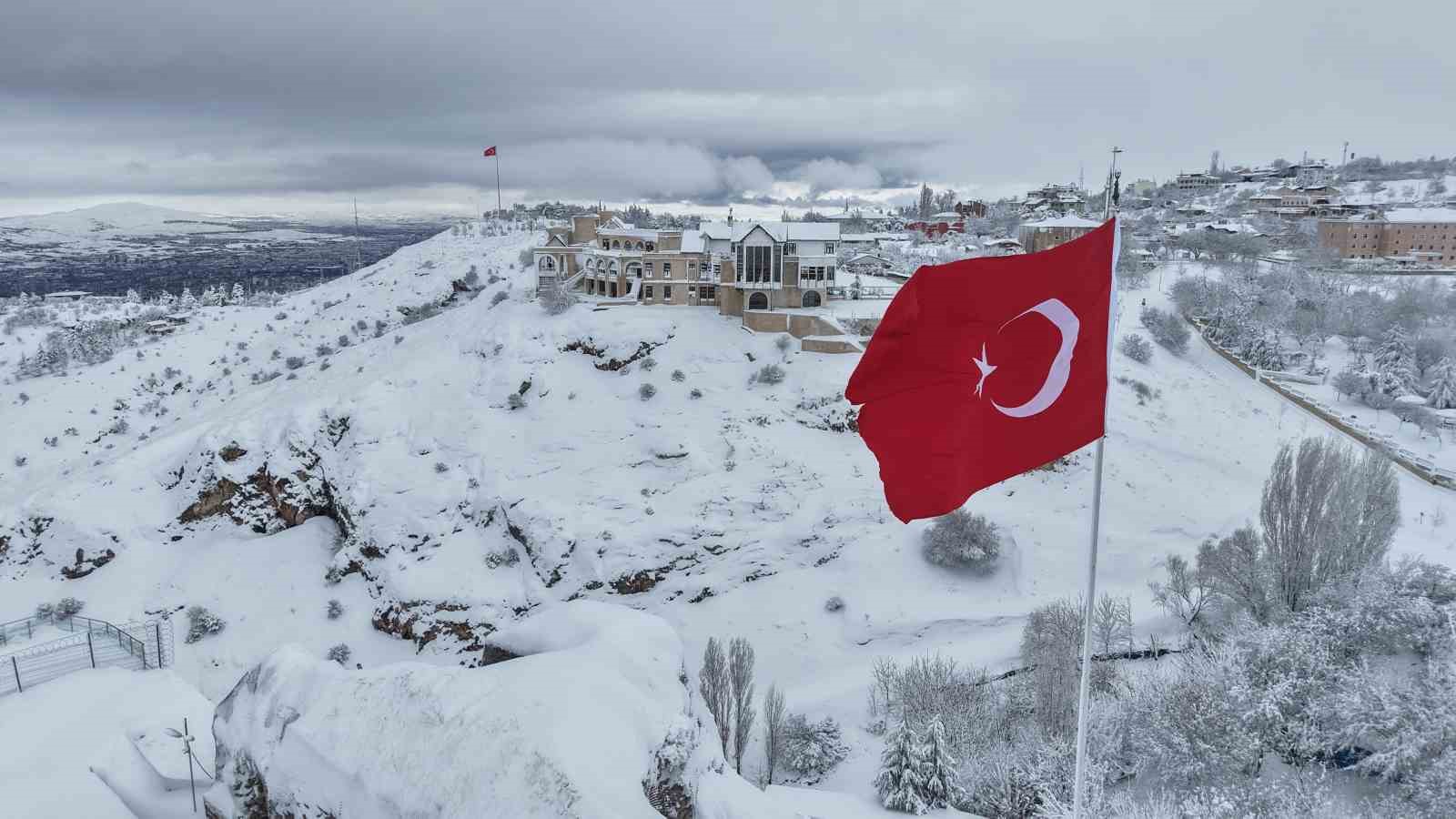 Doğu Anadolu’da kar, Avrupa manzaralarını anımsatıyor
