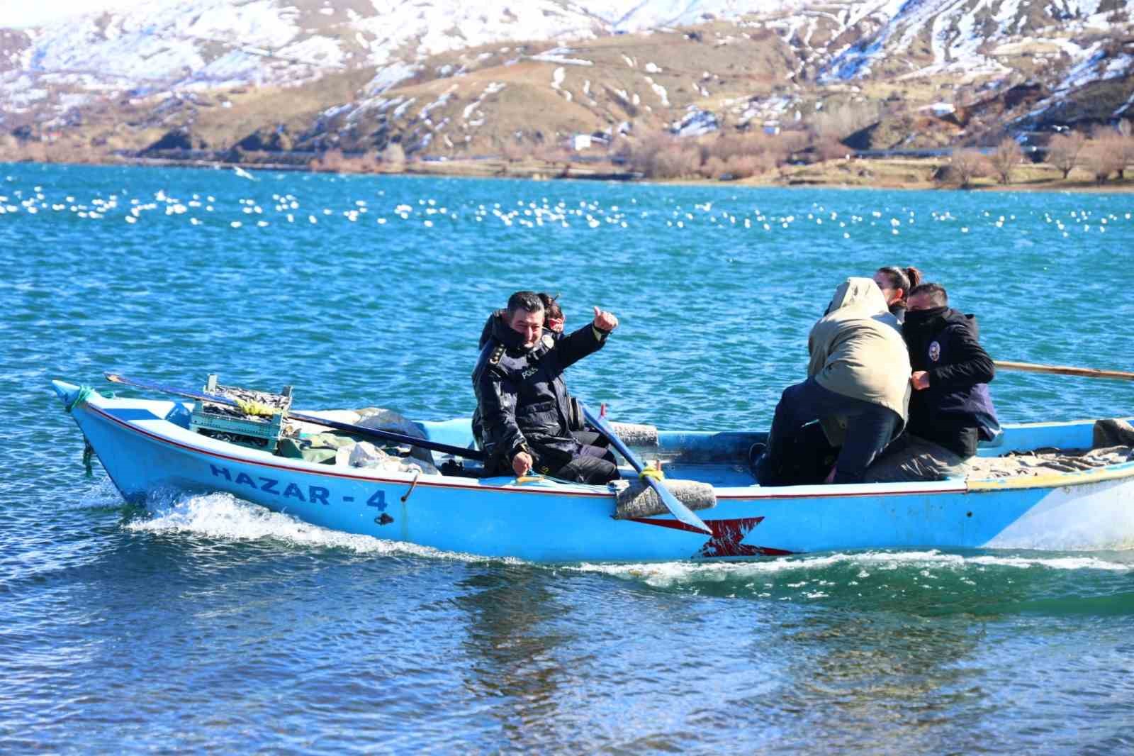 Doğu’nun gizli denizinde şefkat eli: Polis ekipleri martı ve tavşanları unutmadı
