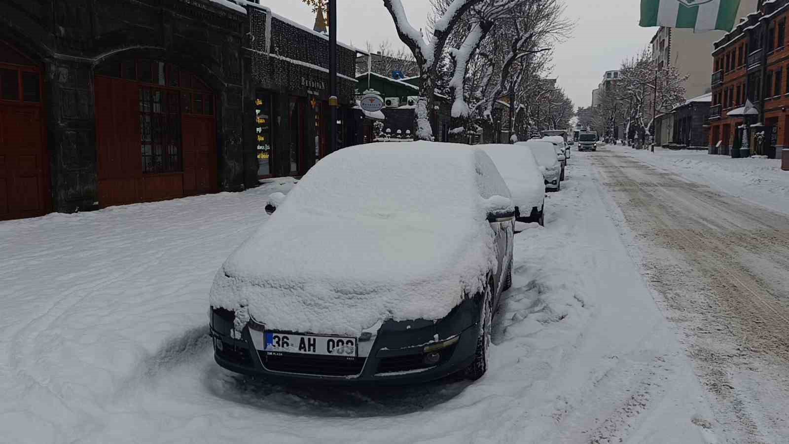 Doğu’nun incisi Kars, beyaz gelinliğini giydi: Beyaza bürünen kent havadan görüntülendi
