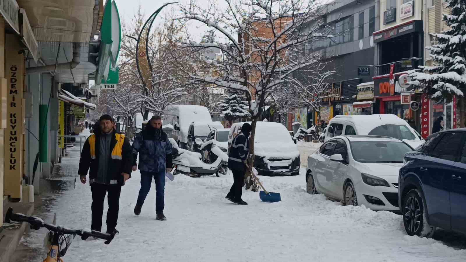 Doğu’nun incisi Kars, beyaz gelinliğini giydi: Beyaza bürünen kent havadan görüntülendi
