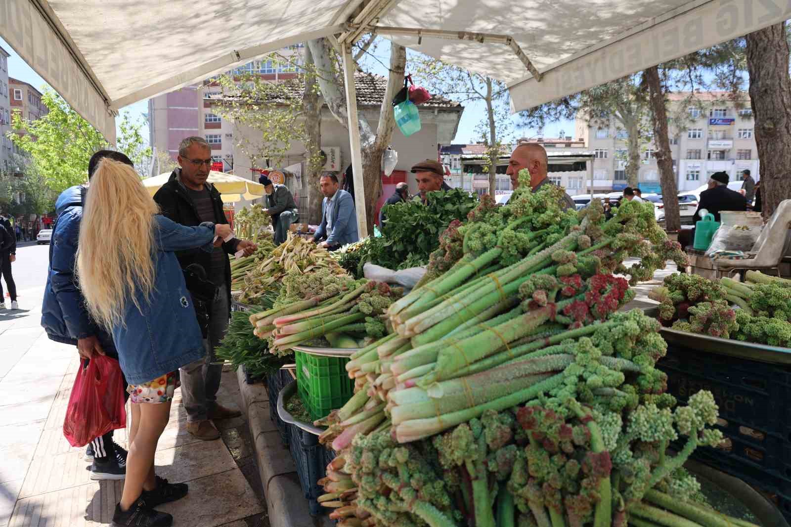 Doğu’nun vitamin deposu muzu ‘ışkın’ tezgahlarda yerini aldı
