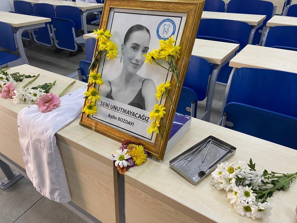 Doktor önlüğünü giyemeden vefat eden tıp öğrencisi okulunda yad edildi
