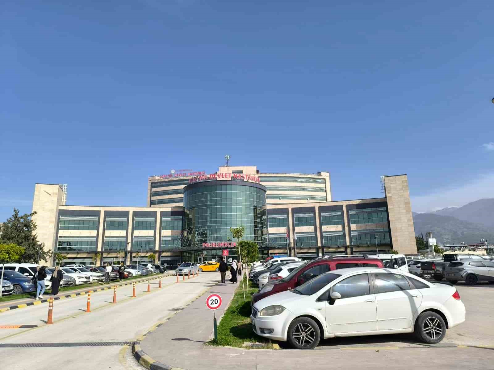 Doktordan habersiz adına bin 327 reçete yazan ’sahte reçete’ çetesi çökertildi
Doktordan habersiz adına bin 327 reçete yazan ’sahte reçete’ çetesi çökertildi