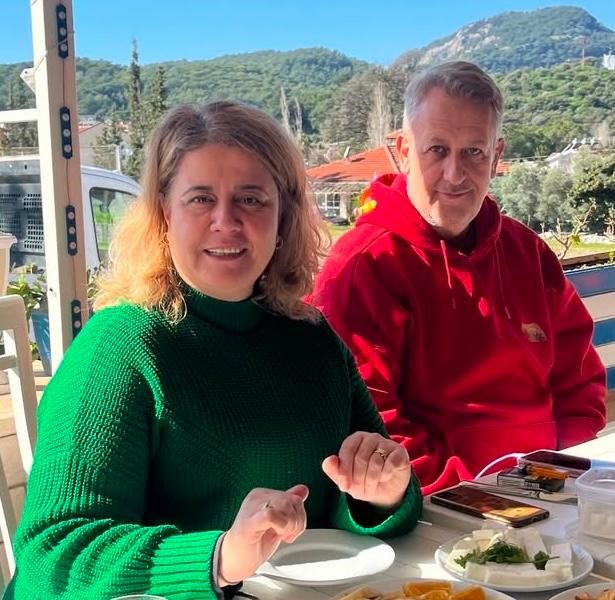 Doktorlar ‘yaşamaz’ dedi, eşinin desteği hayatta tuttu
