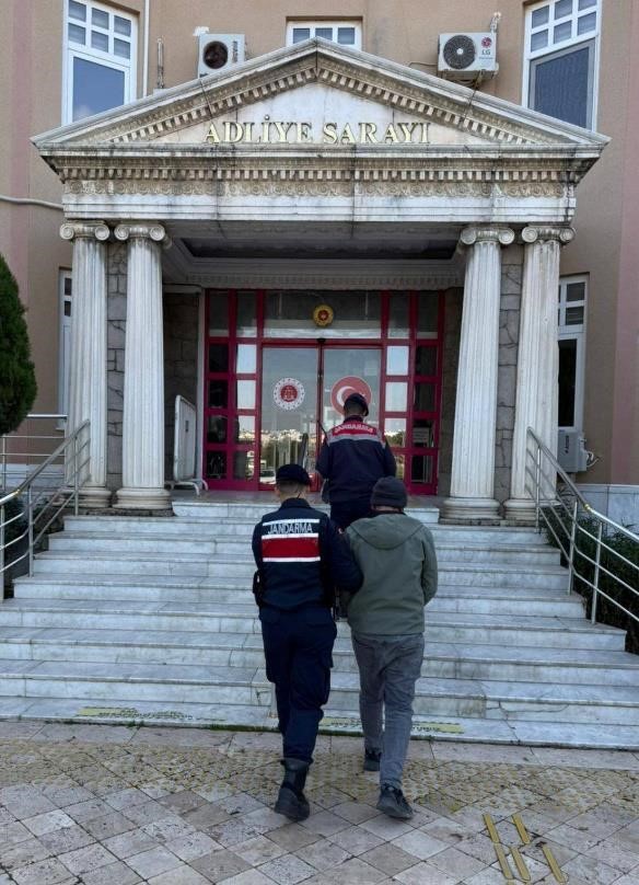 Dolandırıcılık suçundan aranıyordu, Didim’de yakalandı
