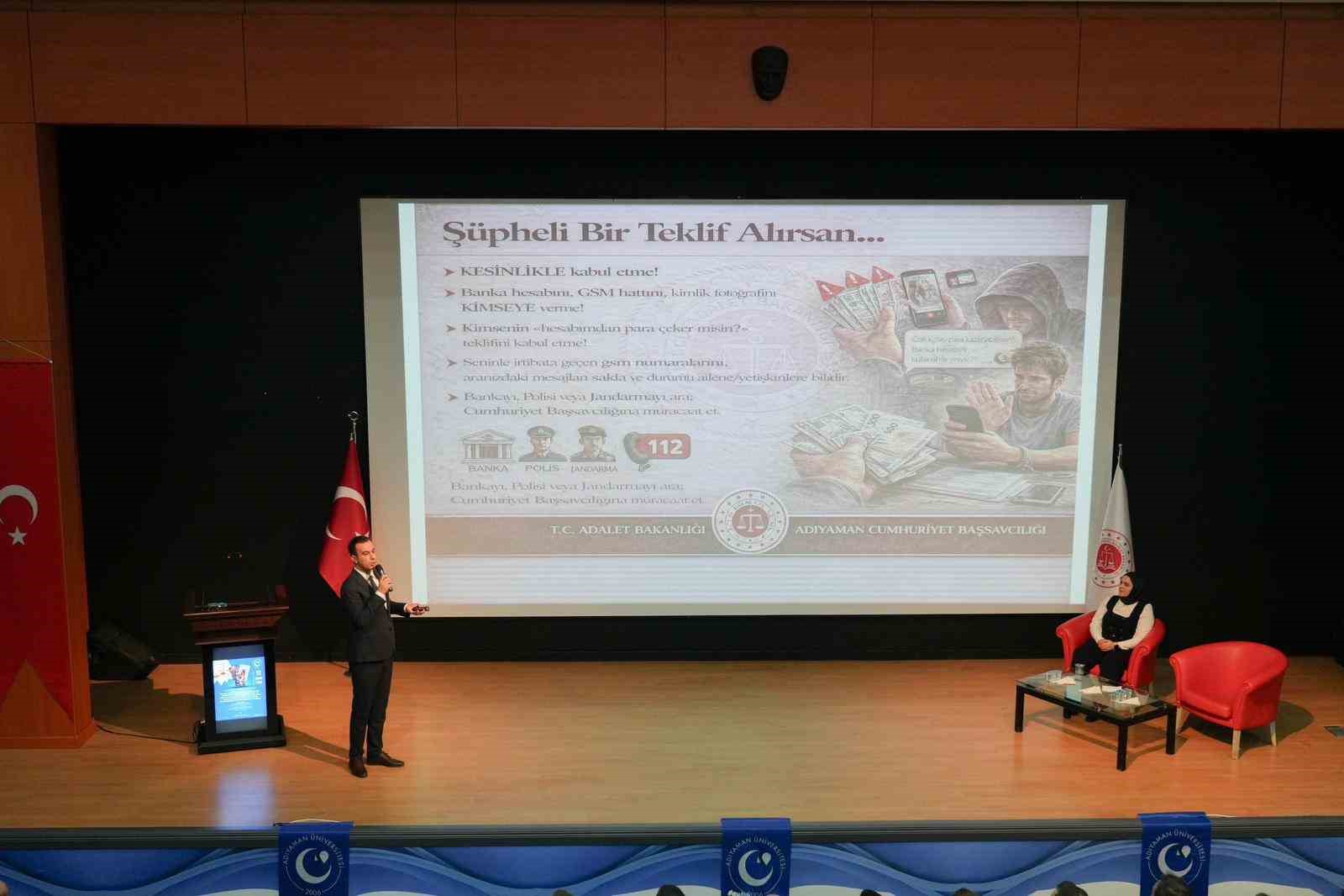 Dolandırıcılık ve kara para ile mücadeleye yönelik farkındalık programı düzenlendi
Dolandırıcılık ve kara para ile mücadeleye yönelik farkındalık programı düzenlendi