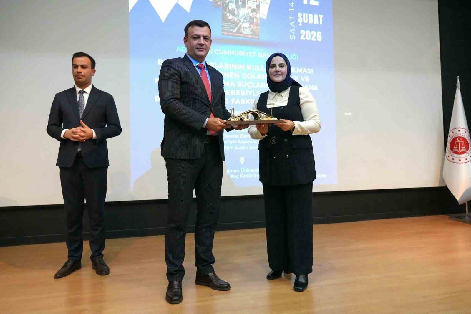 Dolandırıcılık ve kara para ile mücadeleye yönelik farkındalık programı düzenlendi
Dolandırıcılık ve kara para ile mücadeleye yönelik farkındalık programı düzenlendi