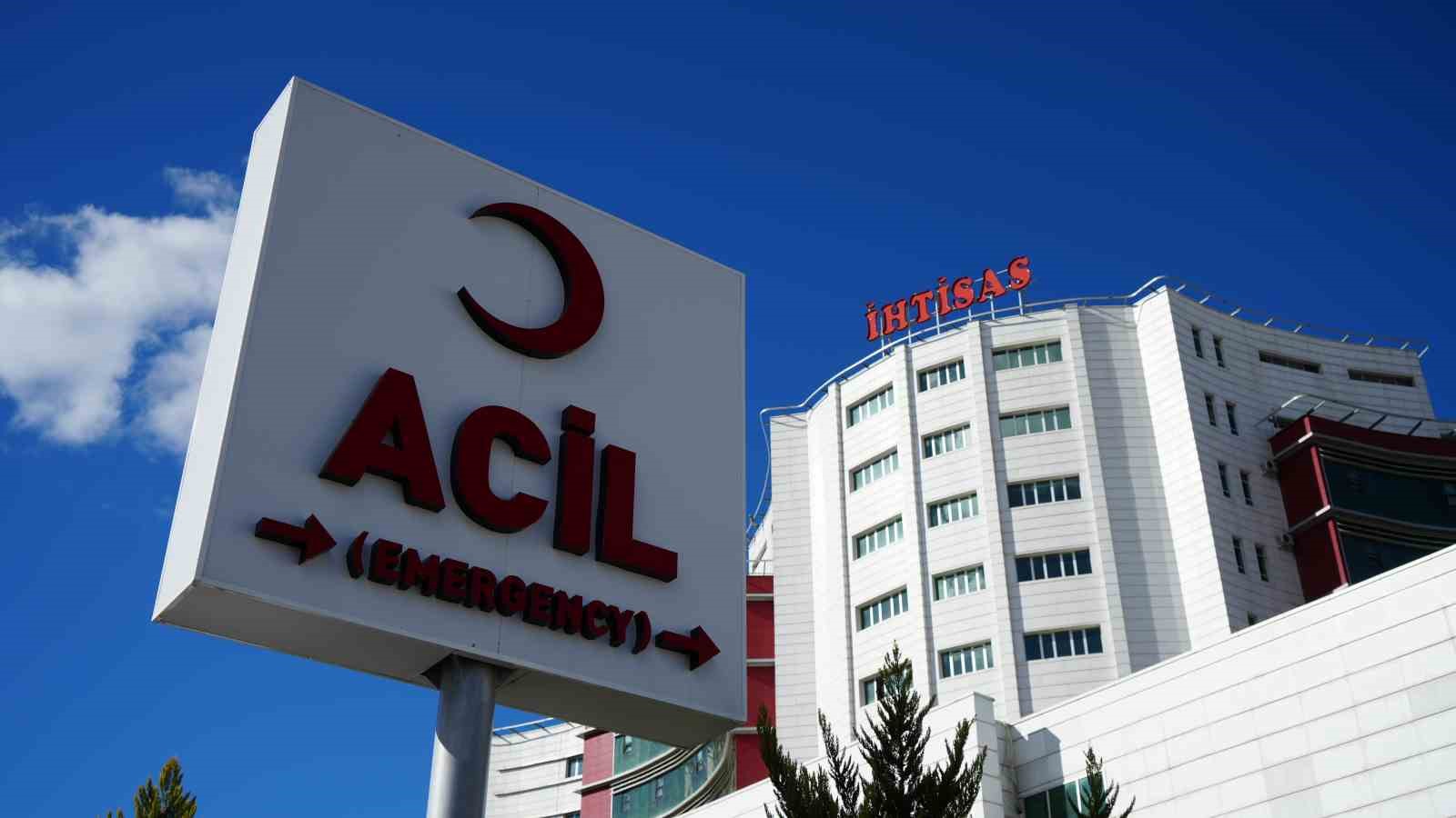 Dolmuşta tartıştığı genci bıçakla yaralayan kadın gözaltına alındı
