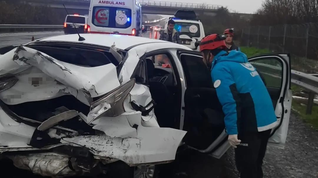 Dolu yağışı zincirleme kazaya neden oldu: 11 yaralı
