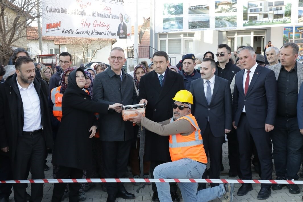 Domaniç’in Çukurca beldesine Gençlik Merkezi
