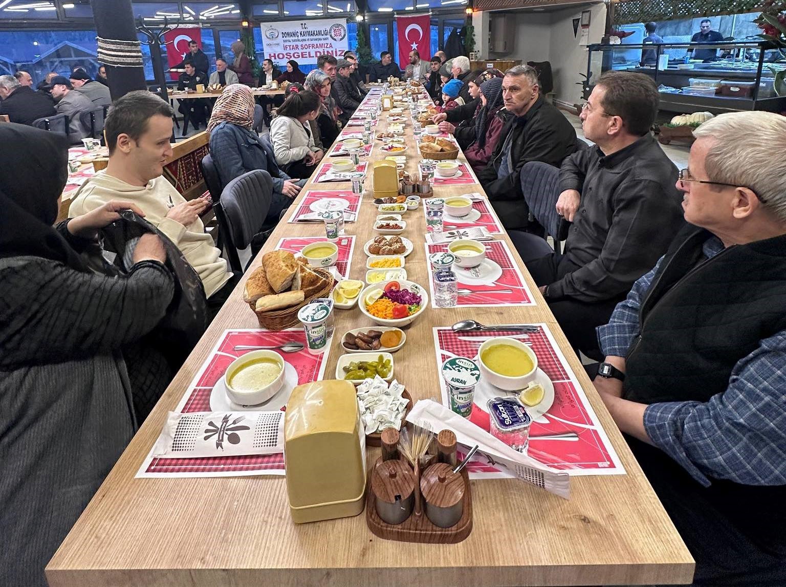 Domaniç’te engelli, yaşlı, öksüz ve yetim ailelerine iftar
