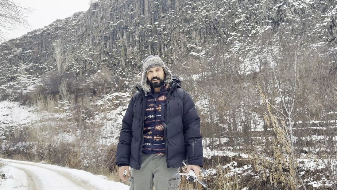 Donan baraj gölünün üzerine kilim serip oturdu
