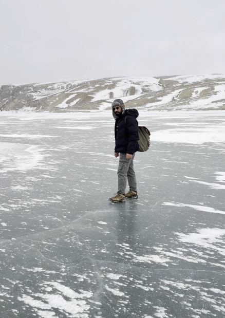 Donan baraj gölünün üzerine kilim serip oturdu

