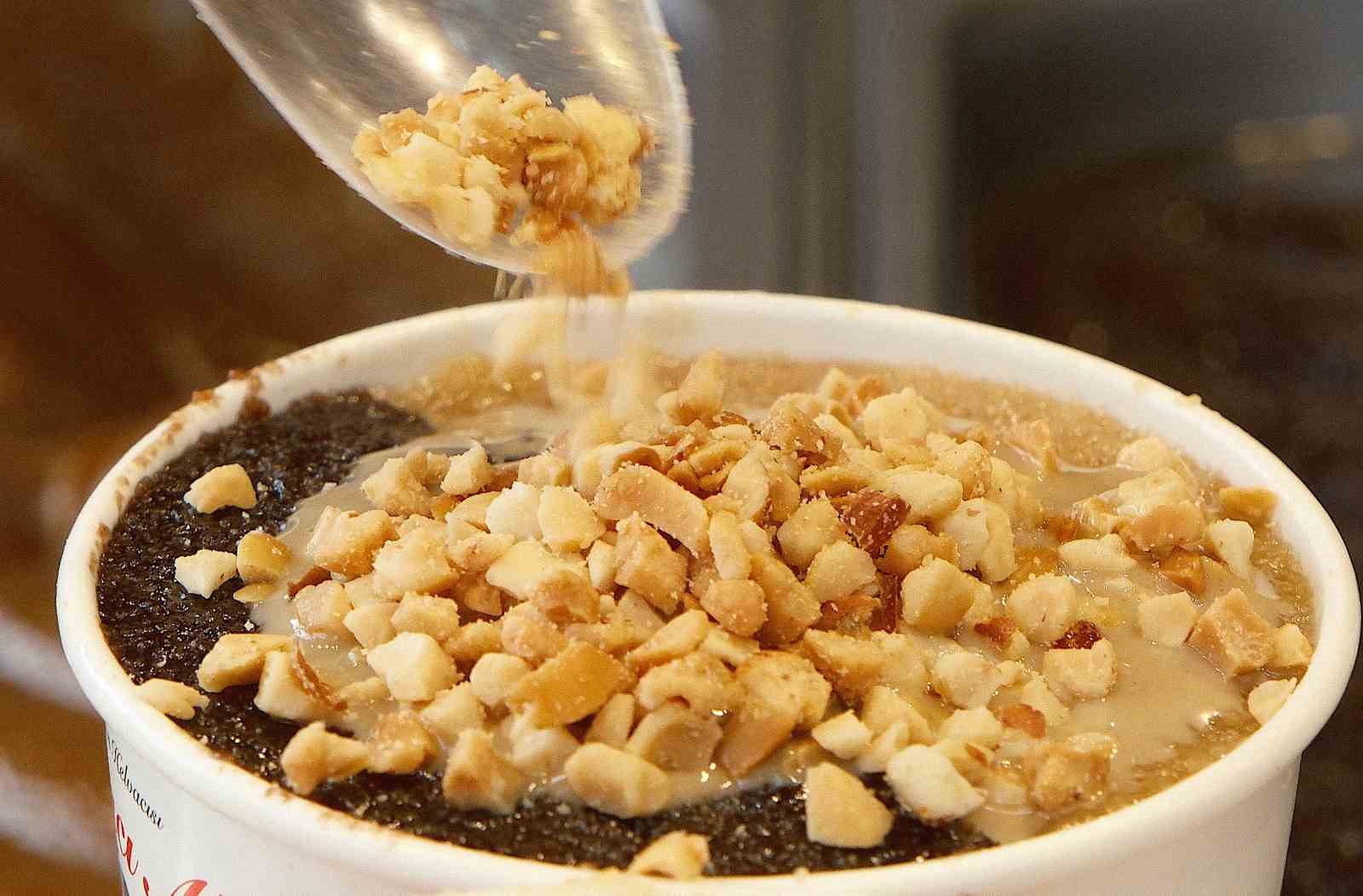 Dondurmalı irmik helvası iftarda hafif tatlı isteyenlerin tercihi olacak
