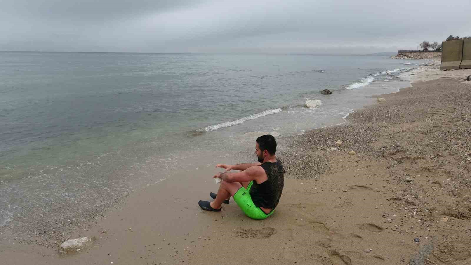 Dondurucu soğuğa meydan okudu: Van Gölü’nde şifa kulaçları
