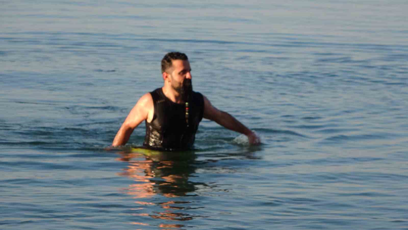 Dondurucu soğuğa meydan okudular: Van Gölü’nde eksi 9 derecede yüzme mesaisi
Dondurucu soğuğa meydan okudular: Van Gölü’nde eksi 9 derecede yüzme mesaisi