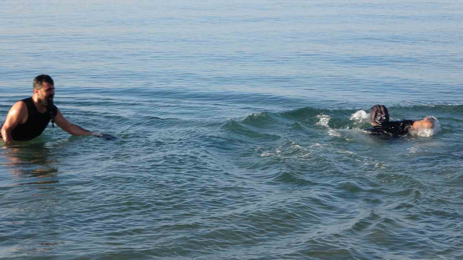 Dondurucu soğuğa meydan okudular: Van Gölü’nde eksi 9 derecede yüzme mesaisi
Dondurucu soğuğa meydan okudular: Van Gölü’nde eksi 9 derecede yüzme mesaisi