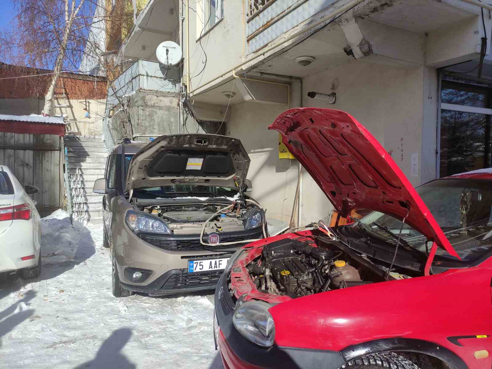 Dondurucu soğuklar araçları çalıştırmadı
Dondurucu soğuklar araçları çalıştırmadı