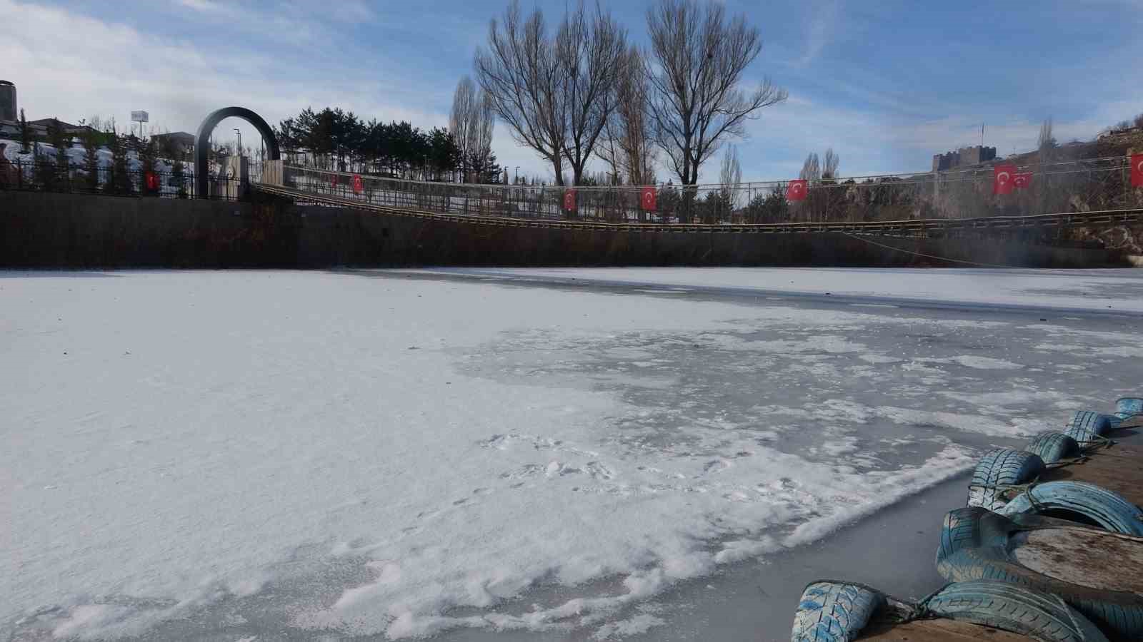 Dondurucu soğuklar araçları çalıştırmadı
Dondurucu soğuklar araçları çalıştırmadı