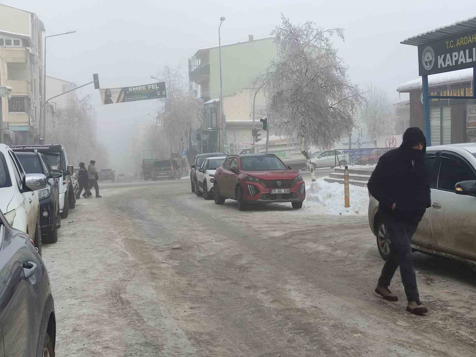 Dondurucu soğukların etkili olduğu Ardahan’da hayat durma noktasına geldi
