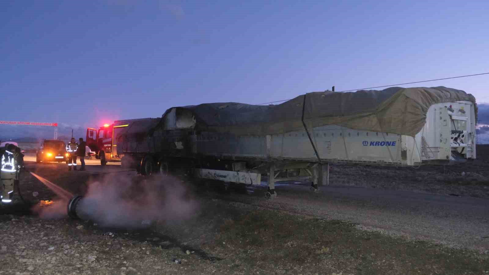 Dorsede çıkan yangın tırı sarmadan söndürüldü
