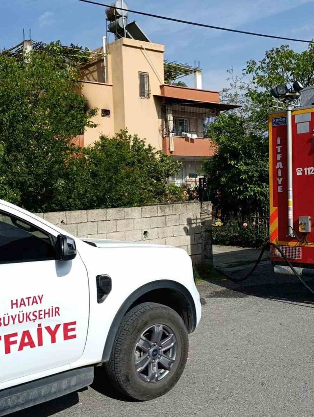 Dörtyol’da apartman dairesi alevlere teslim oldu
