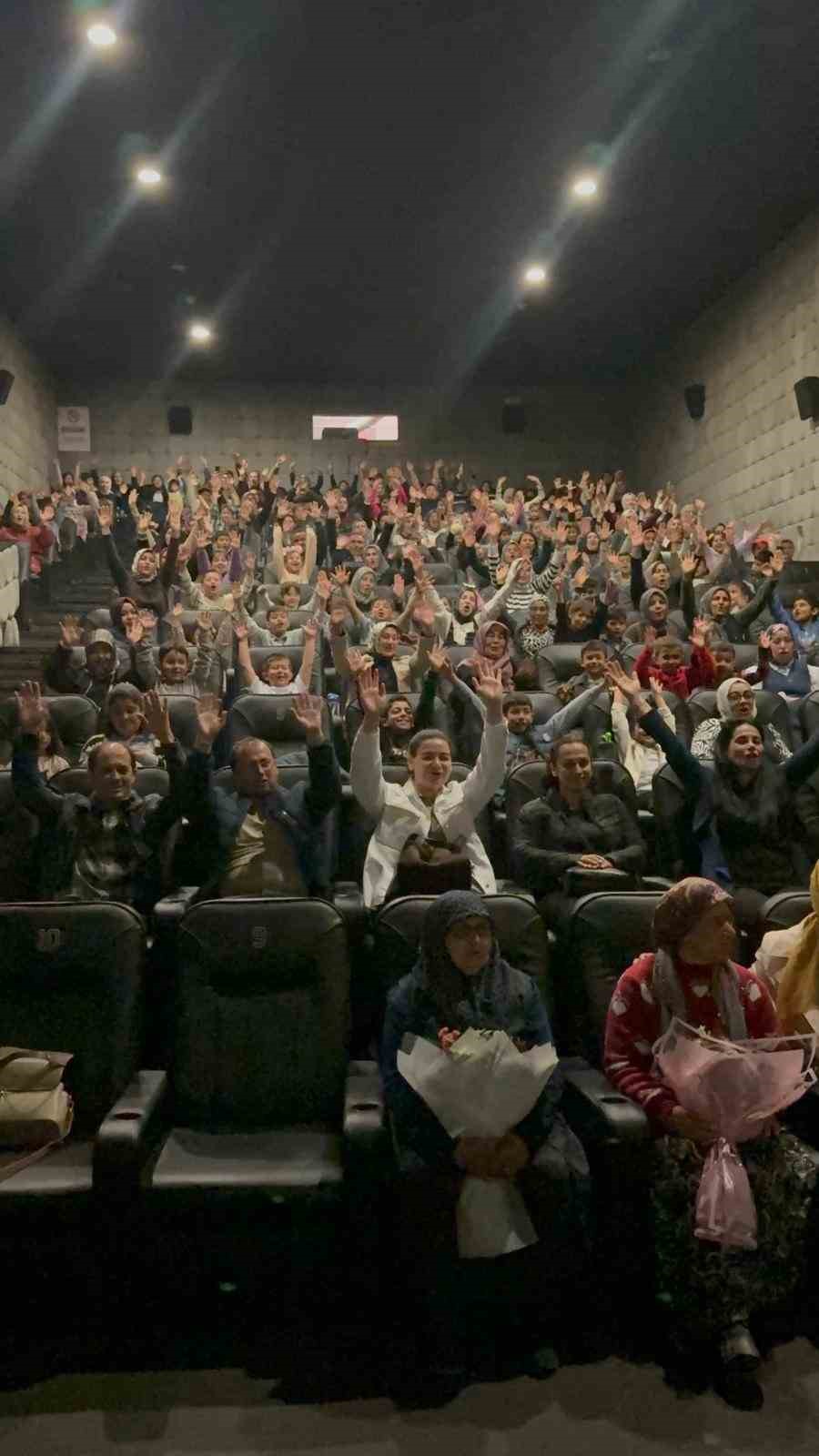 Dörtyol’da ilkokul öğrencileri sinemayla tanıştı
