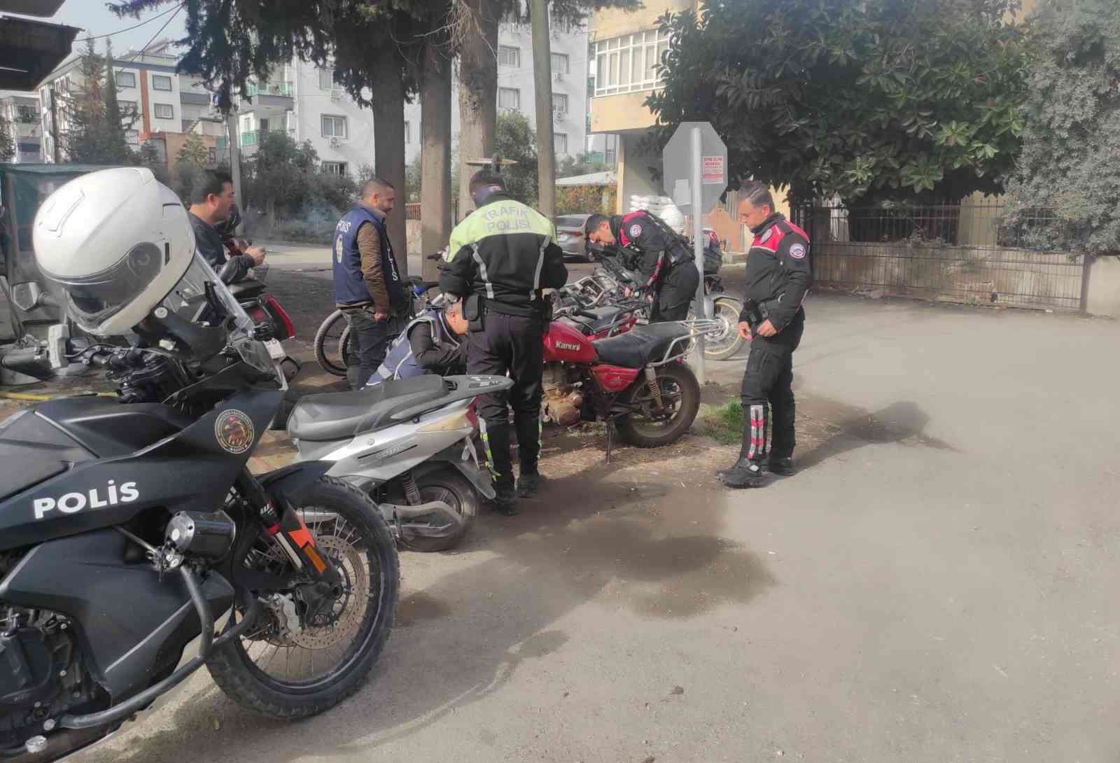 Dörtyol’da motosiklet tamircileri denetlendi
