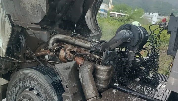 Dörtyol’da tırın motorunda yangın çıktı
