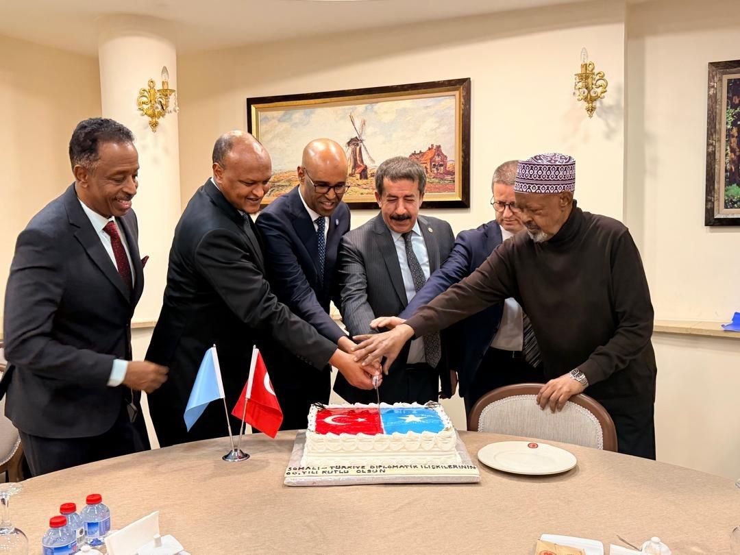 Dostluk Grubu Başkanı Fırat’tan "Türkiye, Somali’de petrol buldu" iddiasına yanıt: "Somali’nin Stratejik Ortağıyız"
Dostluk Grubu Başkanı Fırat’tan "Türkiye, Somali’de petrol buldu" iddiasına yanıt: "Somali’nin Stratejik Ortağıyız"