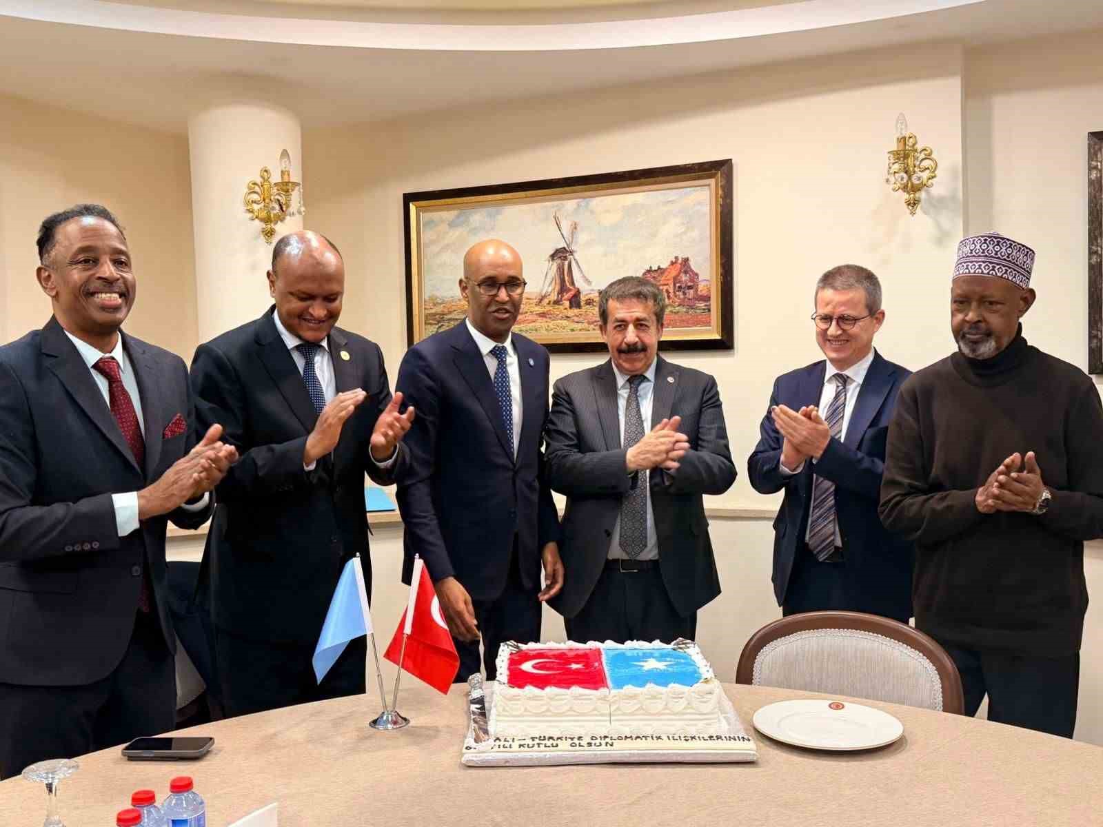 Dostluk Grubu Başkanı Fırat’tan "Türkiye, Somali’de petrol buldu" iddiasına yanıt: "Somali’nin Stratejik Ortağıyız"
Dostluk Grubu Başkanı Fırat’tan "Türkiye, Somali’de petrol buldu" iddiasına yanıt: "Somali’nin Stratejik Ortağıyız"