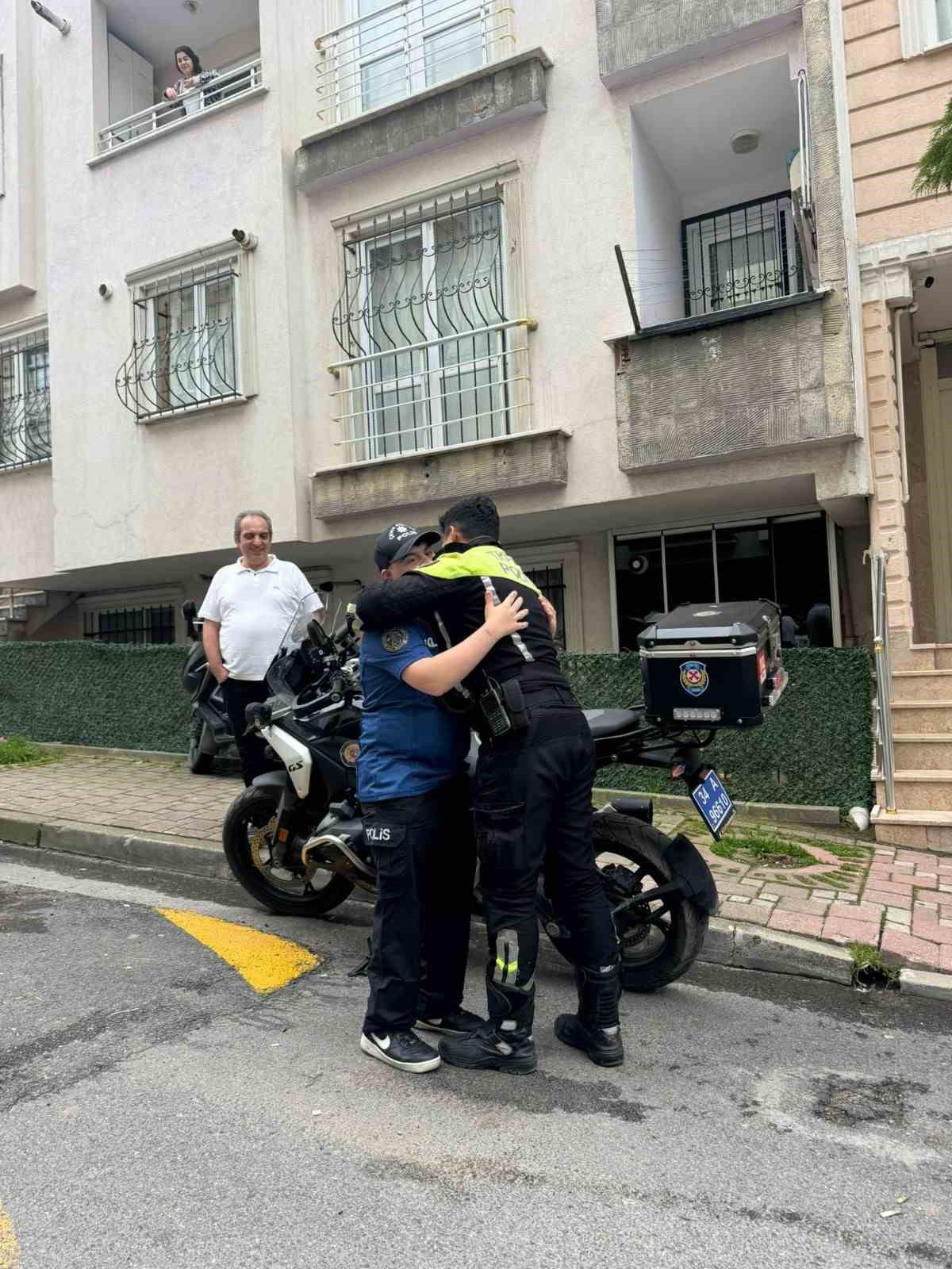 Down sendromlu Melik’e polis ekiplerinden doğum günü sürprizi
