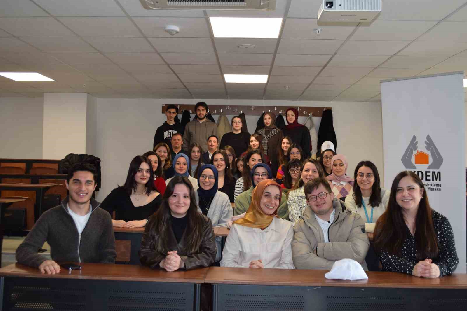 Down sendromu olan gençler ergoterapi öğrencileriyle kampüs deneyimi yaşadı
