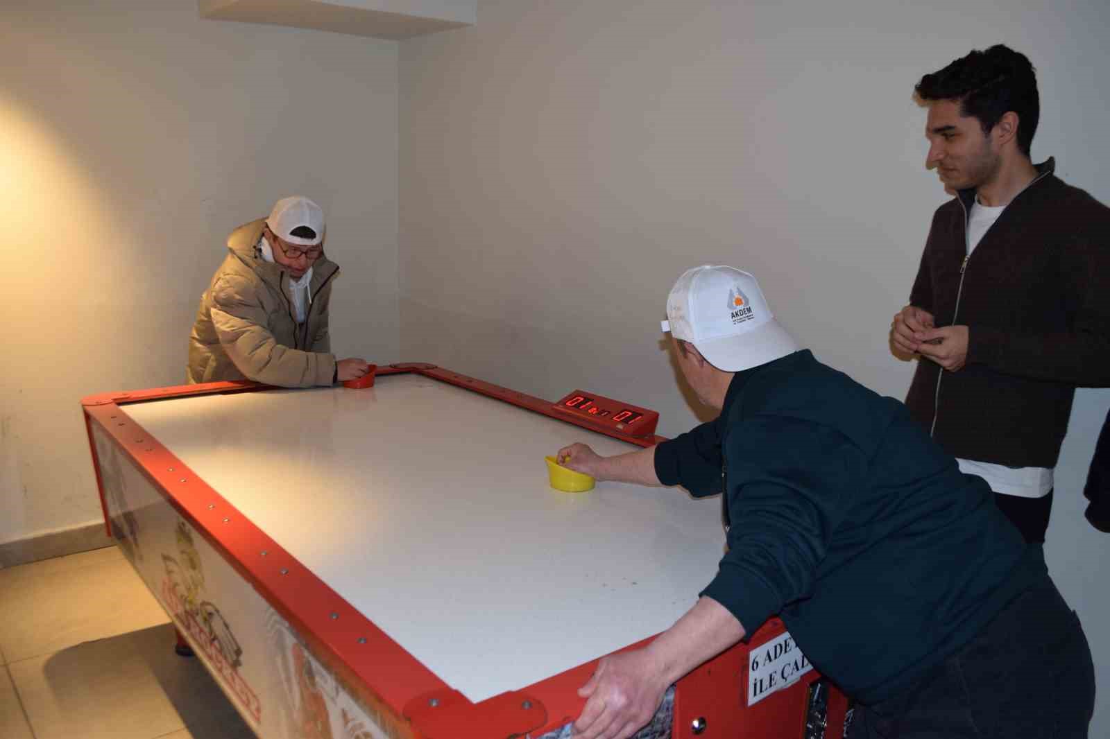 Down sendromu olan gençler ergoterapi öğrencileriyle kampüs deneyimi yaşadı
