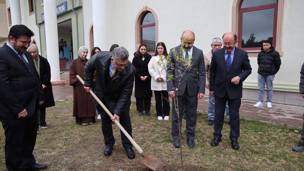 DPÜ’de fidan dikimi etkinliği
