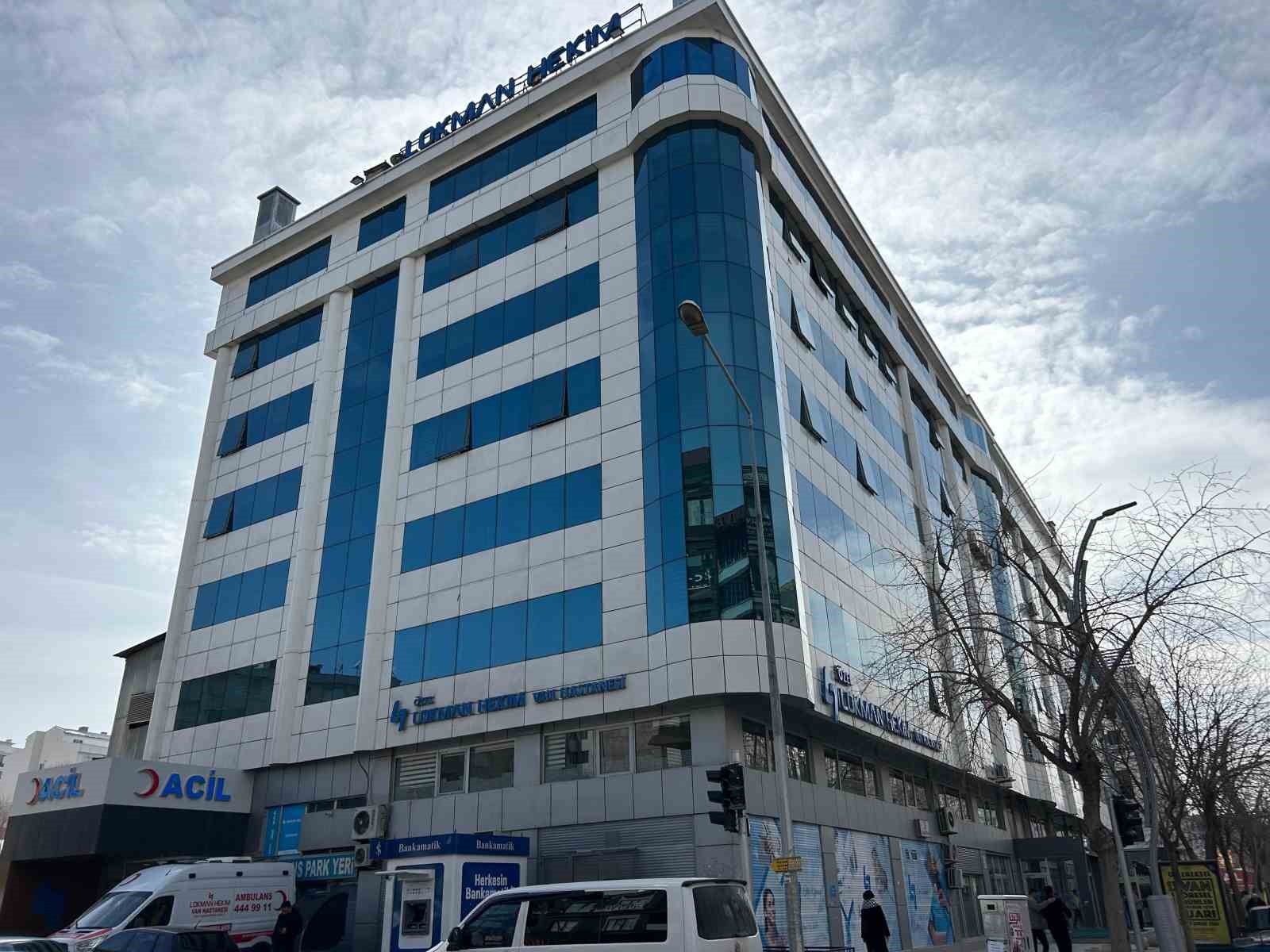 Dr. Akgül: "Kanser erken tanıyla kontrol altına alınabilen bir hastalık"
Dr. Akgül: "Kanser erken tanıyla kontrol altına alınabilen bir hastalık"