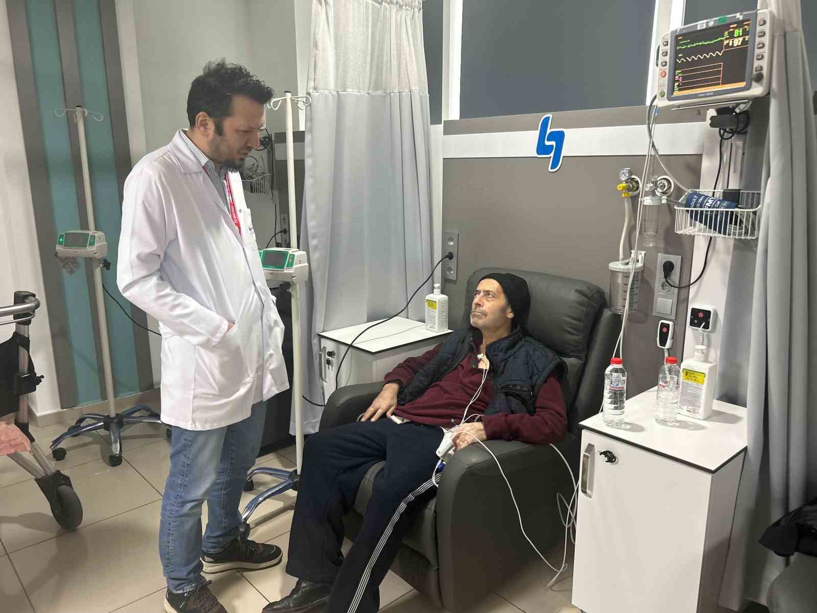 Dr. Akgül: "Kanser erken tanıyla kontrol altına alınabilen bir hastalık"
Dr. Akgül: "Kanser erken tanıyla kontrol altına alınabilen bir hastalık"
