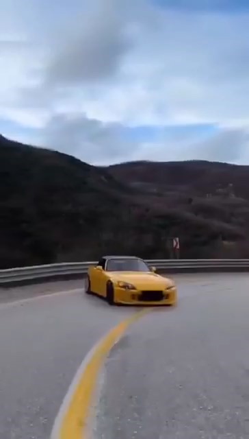 Drift atan otomobil, sosyal medya devriyesine takıldı
