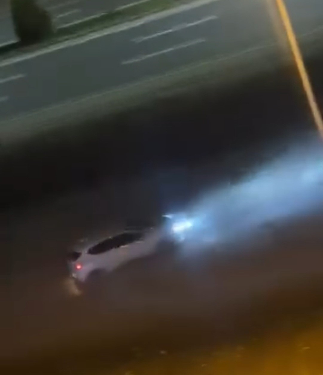 Drift yaparak trafik güvenliğini tehlikeye atan sürücü kamerada
