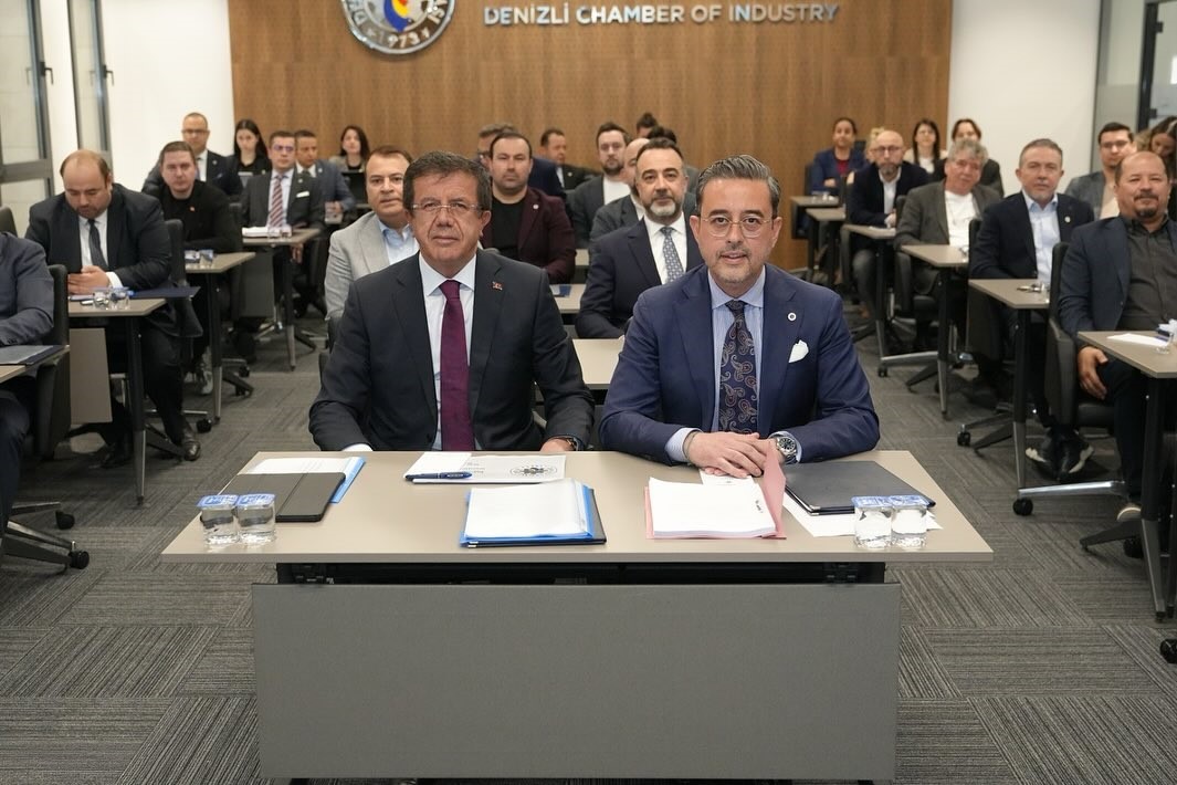 DSO Başkanı Kasapoğlu sanayisizleşme tehlikesine karşı uyardı
DSO Başkanı Kasapoğlu sanayisizleşme tehlikesine karşı uyardı